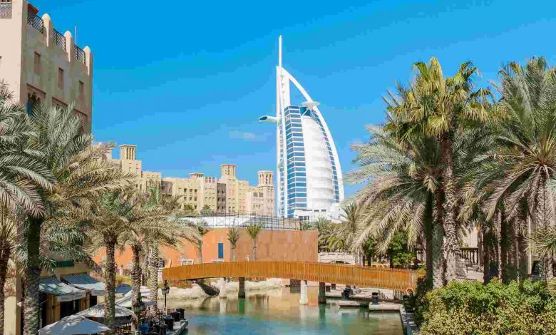 Burj al arab seen from madinat jumeirah dubai uni